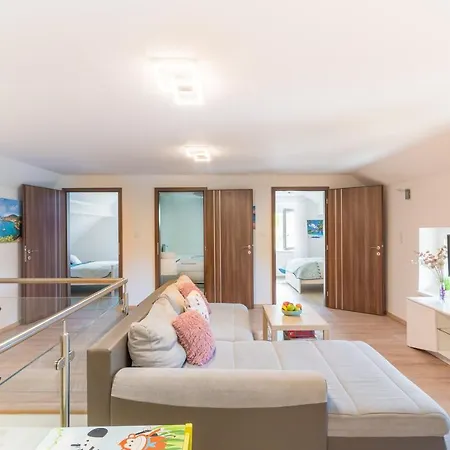 Eternity Apartmanhaz Апартаменты