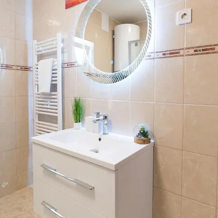 Eternity Apartmanhaz Apartman *
