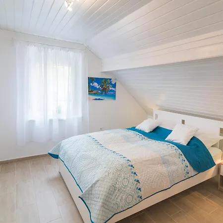 Eternity Apartmanhaz شقة كيستاي