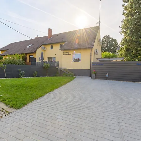 Eternity Apartmanhaz Апартаменты *