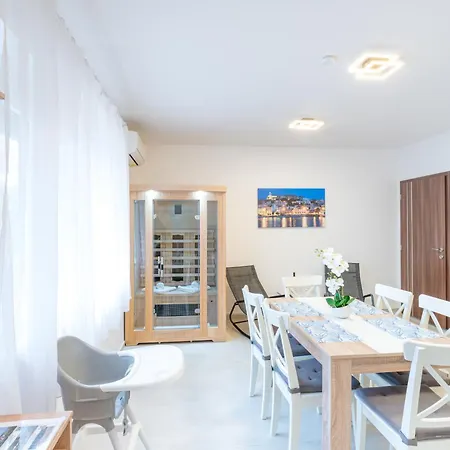 Eternity Apartmanhaz Апартаменты *